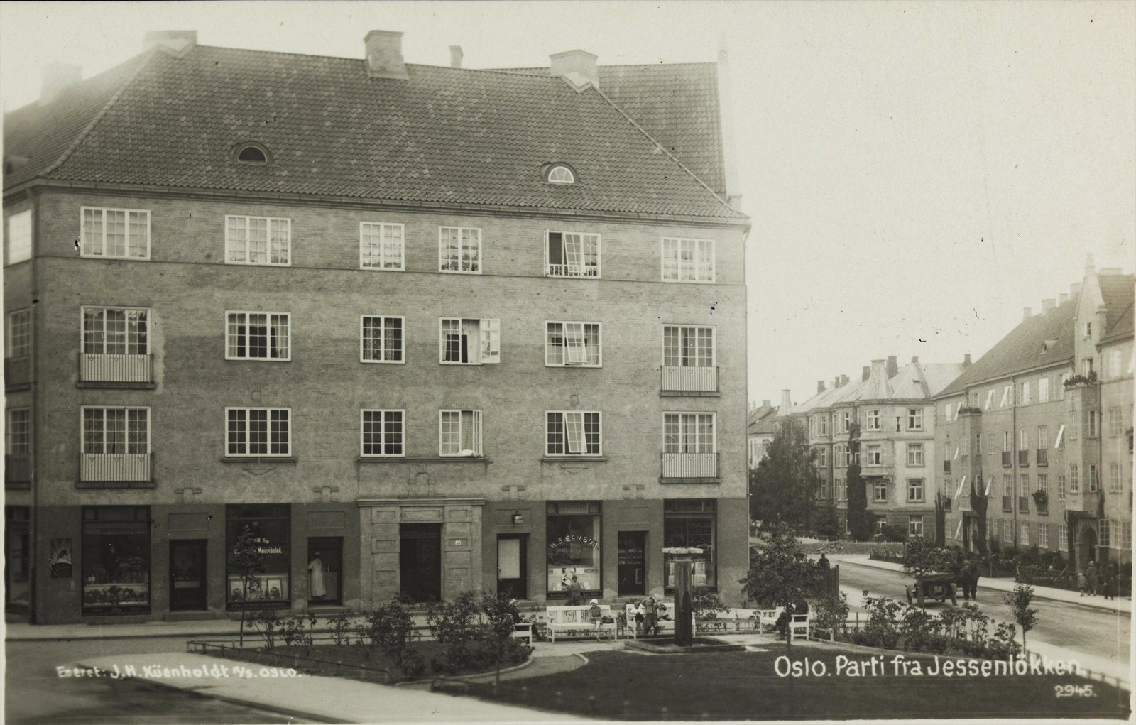 Parken kalles Lille Jacob, her på et bilde fra 1920-tallet, før trærne vokste seg store. Foto: Nasjonalbiblioteket Galleribilde