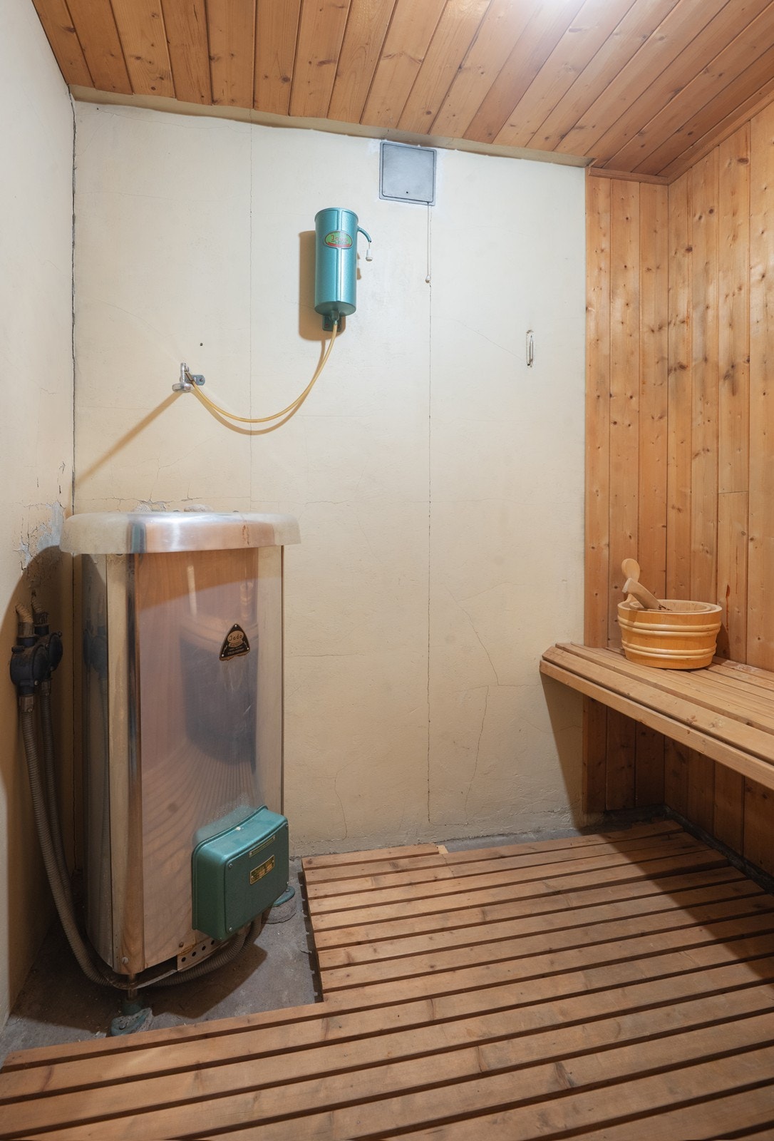 Badstue er plassert innenfor badet i kjeller (ikke søkt om omgjøring fra tilleggsdel til hoveddel) Galleribilde