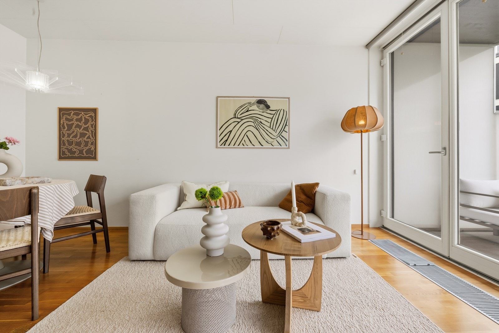 Her er det god plass til sittegruppe og øvrig møblement. Galleribilde