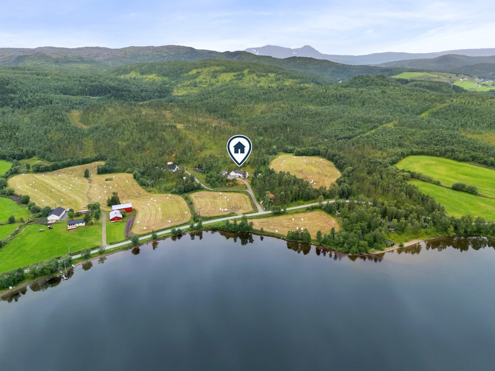 Beliggenheten er utmerket for deg som trives i rolige og naturskjønne omgivelser.