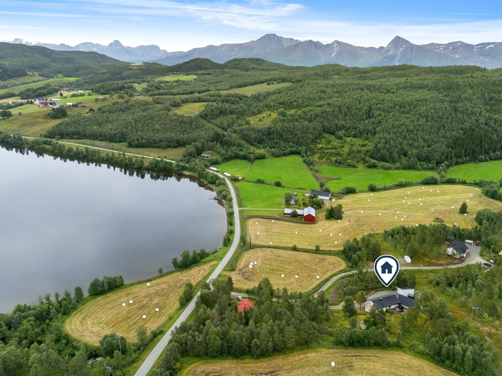 Rolig og naturnær beliggenhet.
