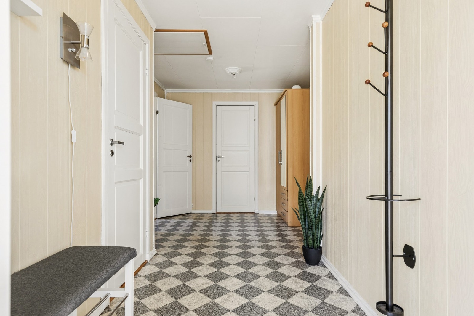 Entré med belegg på gulv. Galleribilde