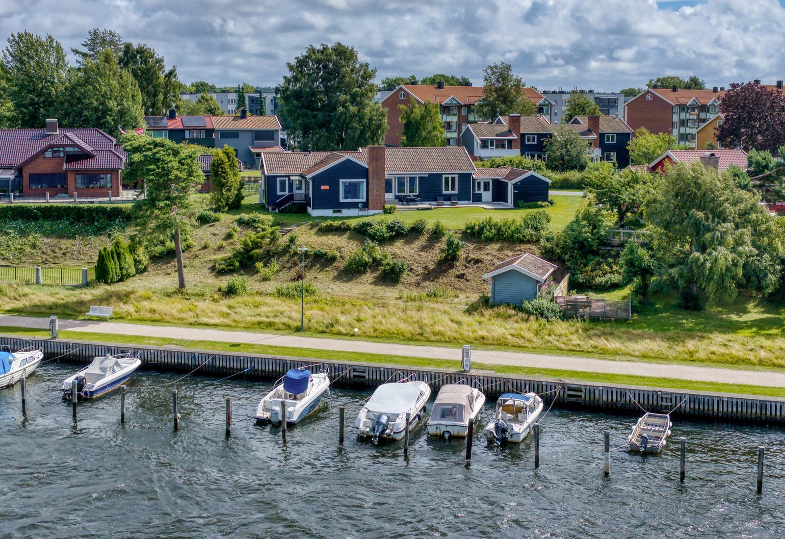 Langs elven går Glommastien som er et populært turmål for friske Fredrikstadfolk. I forkant ligger Gamlebyen båtforenings båtplasser. Foreningen har ledig kapasitet. Galleribilde