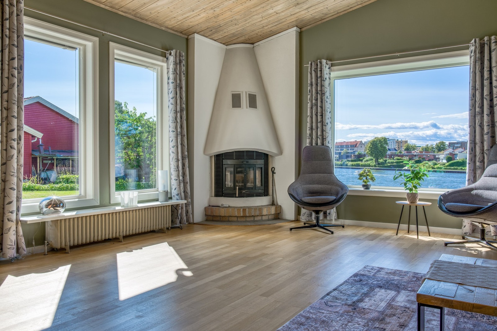 Du har god kontakt med elven fra stuen. Galleribilde
