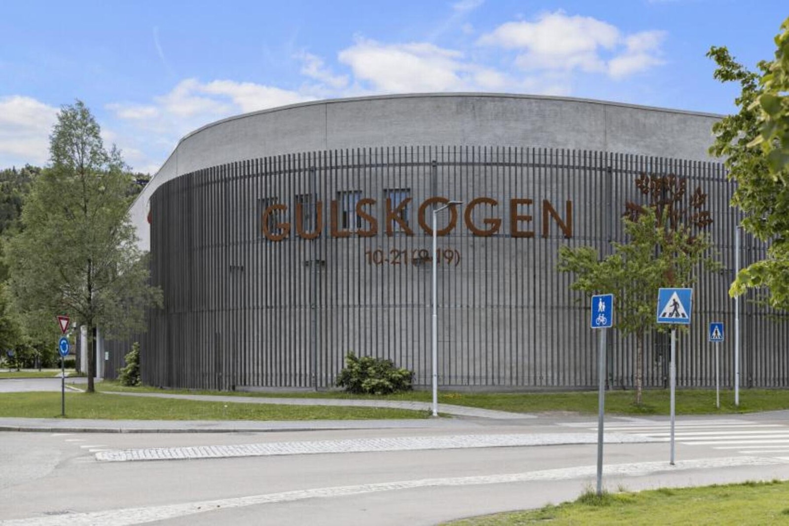 Omlag 10 minutters gange til Alti Gulskogen senter med 120 butikker og 10 spisesteder Galleribilde