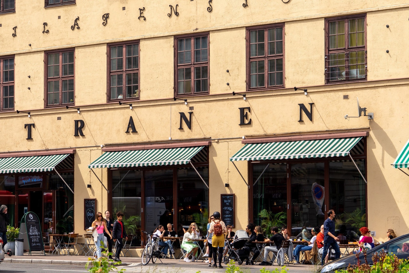 Populære Tranen ligger like borti gaten, og byr på hyggelig uteservering og god pizza. Galleribilde