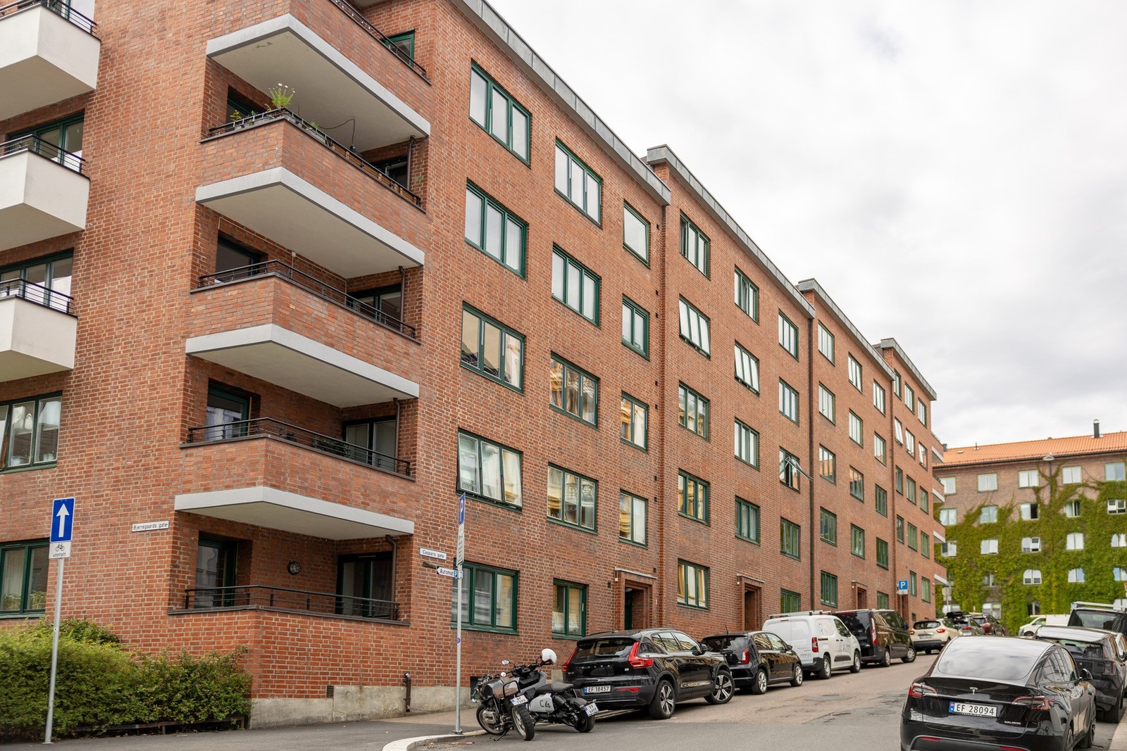 Populært boligområde midt på St. Hanshaugen med få minutters til St. Hanshaugen park som er en perle året rundt. Galleribilde