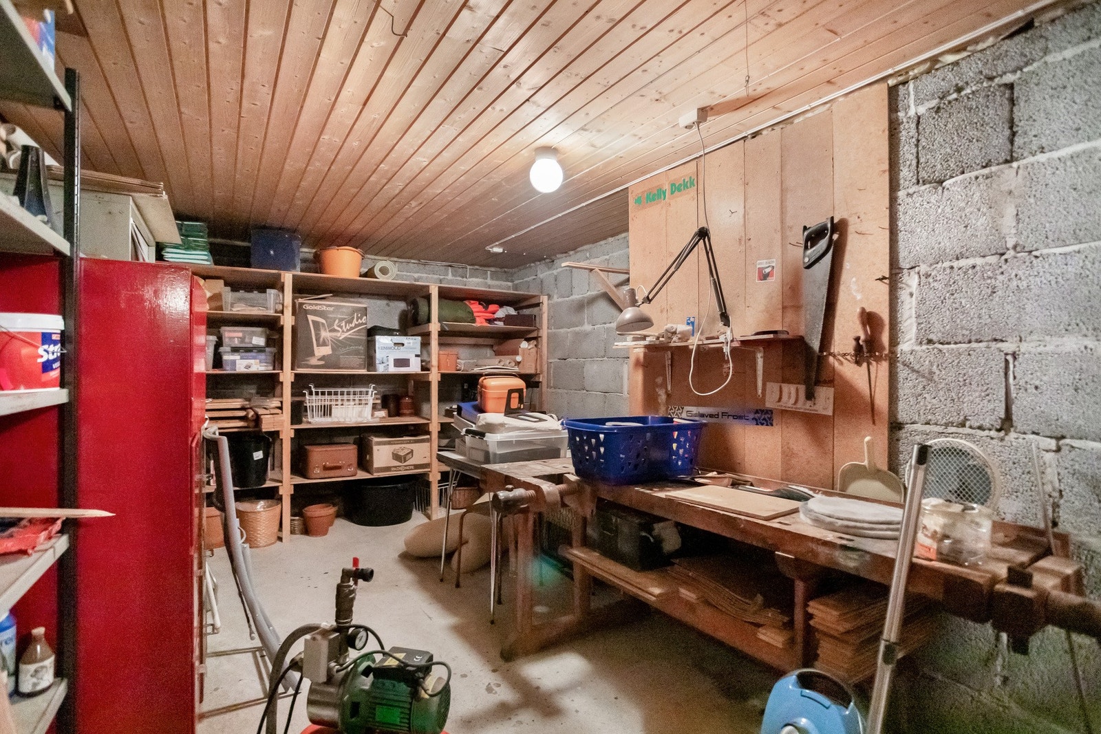 Romslig bod/hobbyrom i underetasjen med god takhøyde Galleribilde
