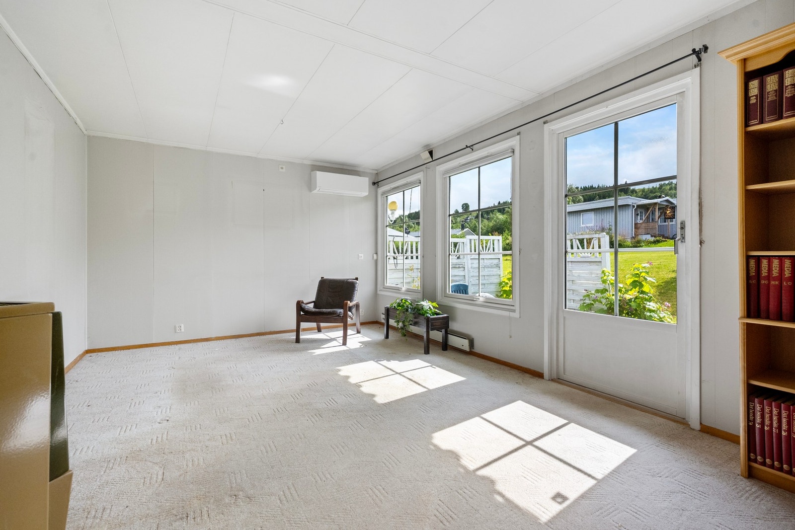 Romslig stue med varmepumpe Galleribilde