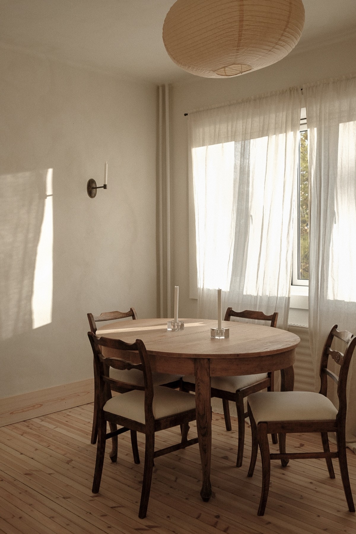 God plass til spisebord - perfekt for sosiale sammenkomster. Galleribilde
