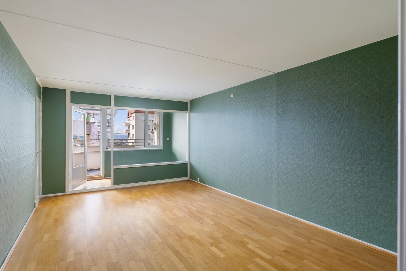 Stuen har en god størrelse og et spennende potensial for videre utvikling. Galleribilde