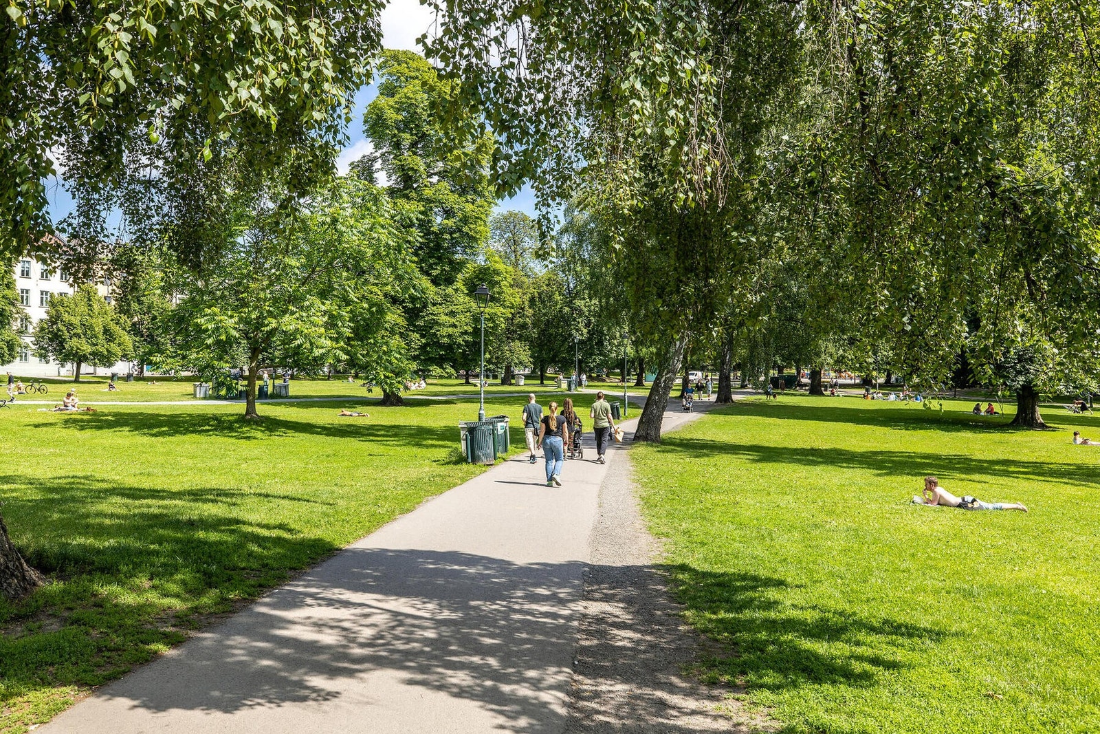 Området byr på flere parkområder Galleribilde