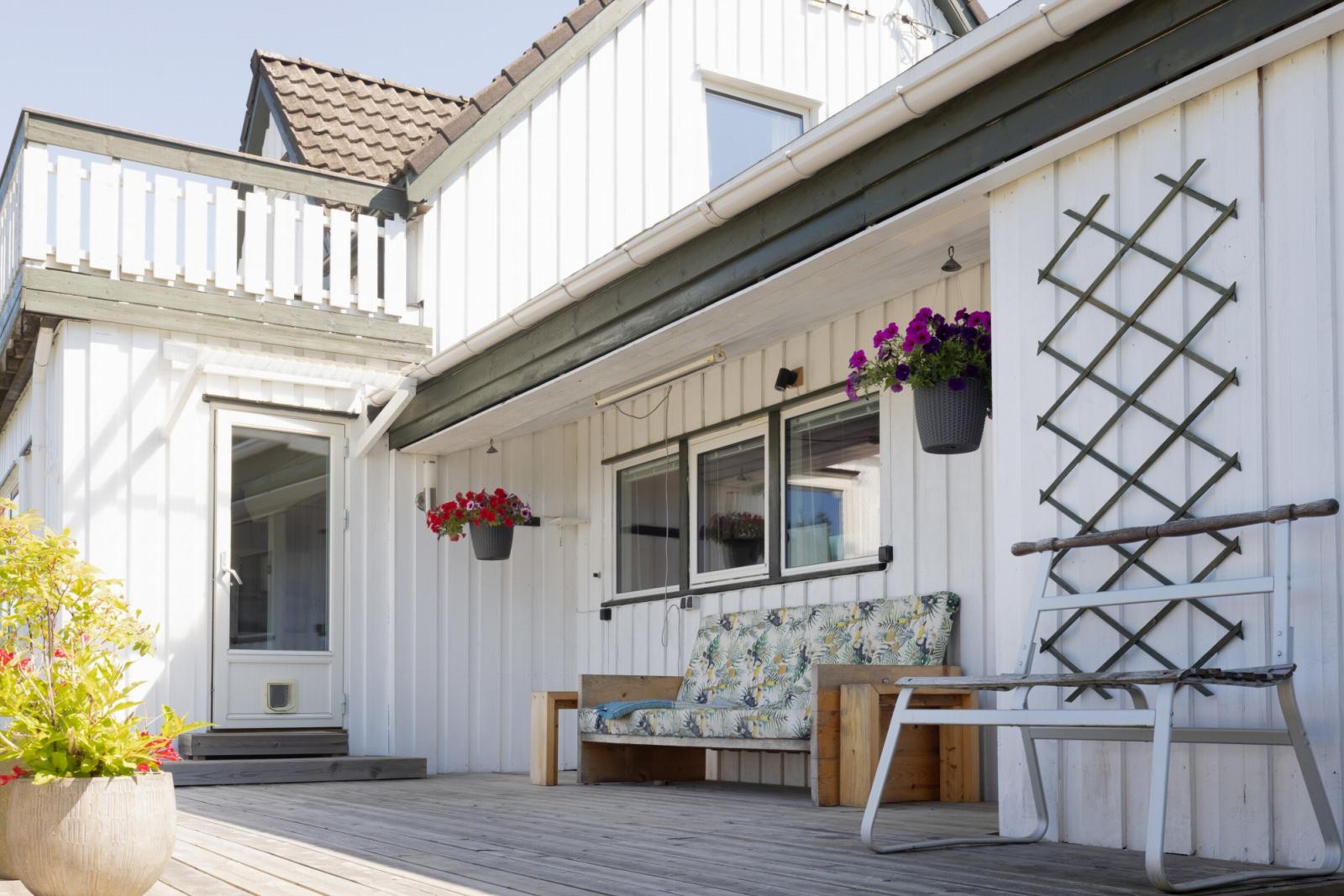 Utgang fra stue/spisestue til vestvendt terrasse på 33 kvm Galleribilde