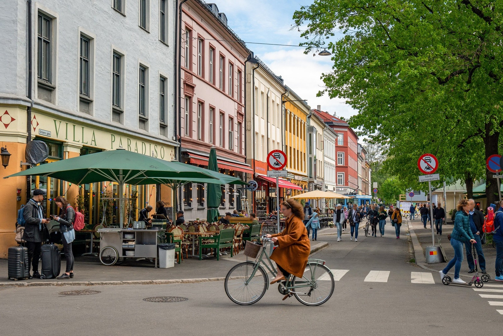 Rett utenfor døren finner du Grünerløkkas populære handlegater. Galleribilde