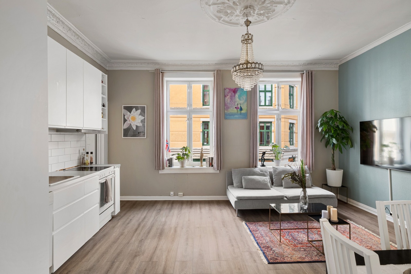 På Grünerløkka møtes klassisk bysjarm og en idyllisk atmosfære. Her ligger vakre bygårder, stemningsfulle kaféer og grønne parker side om side. Galleribilde