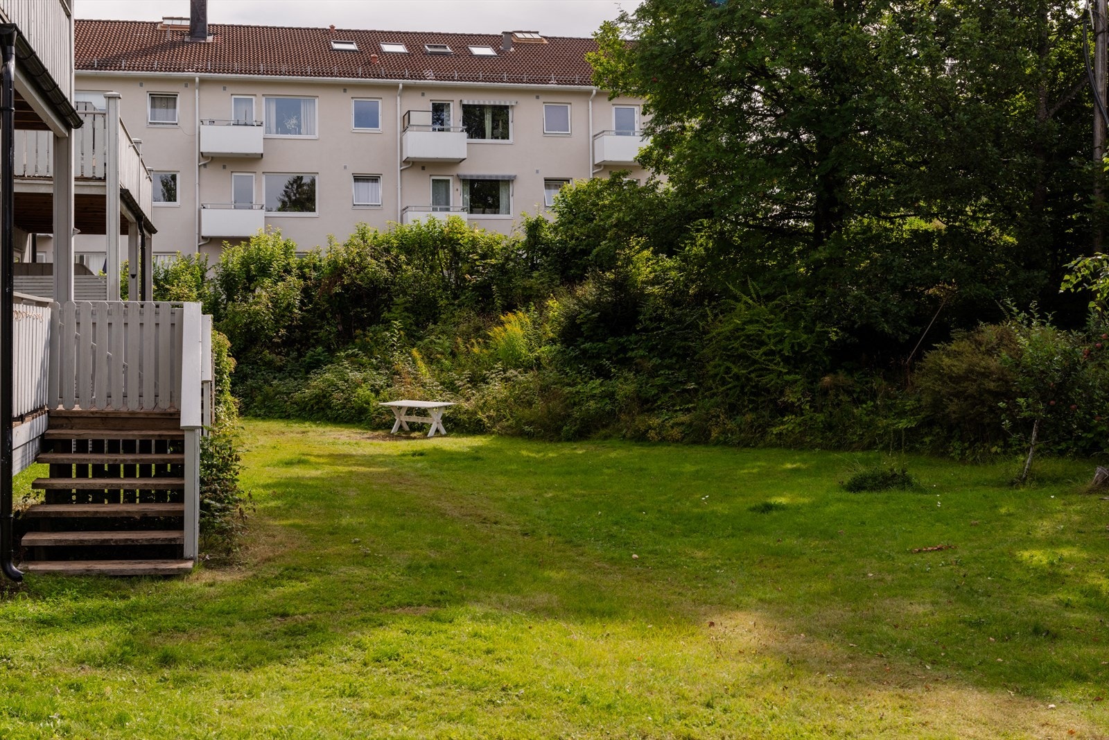 Heggesnaret 5 tilbyr en sjelden kombinasjon av trygghet, natur, nærhet til byen og et sterkt lokalmiljø. Galleribilde