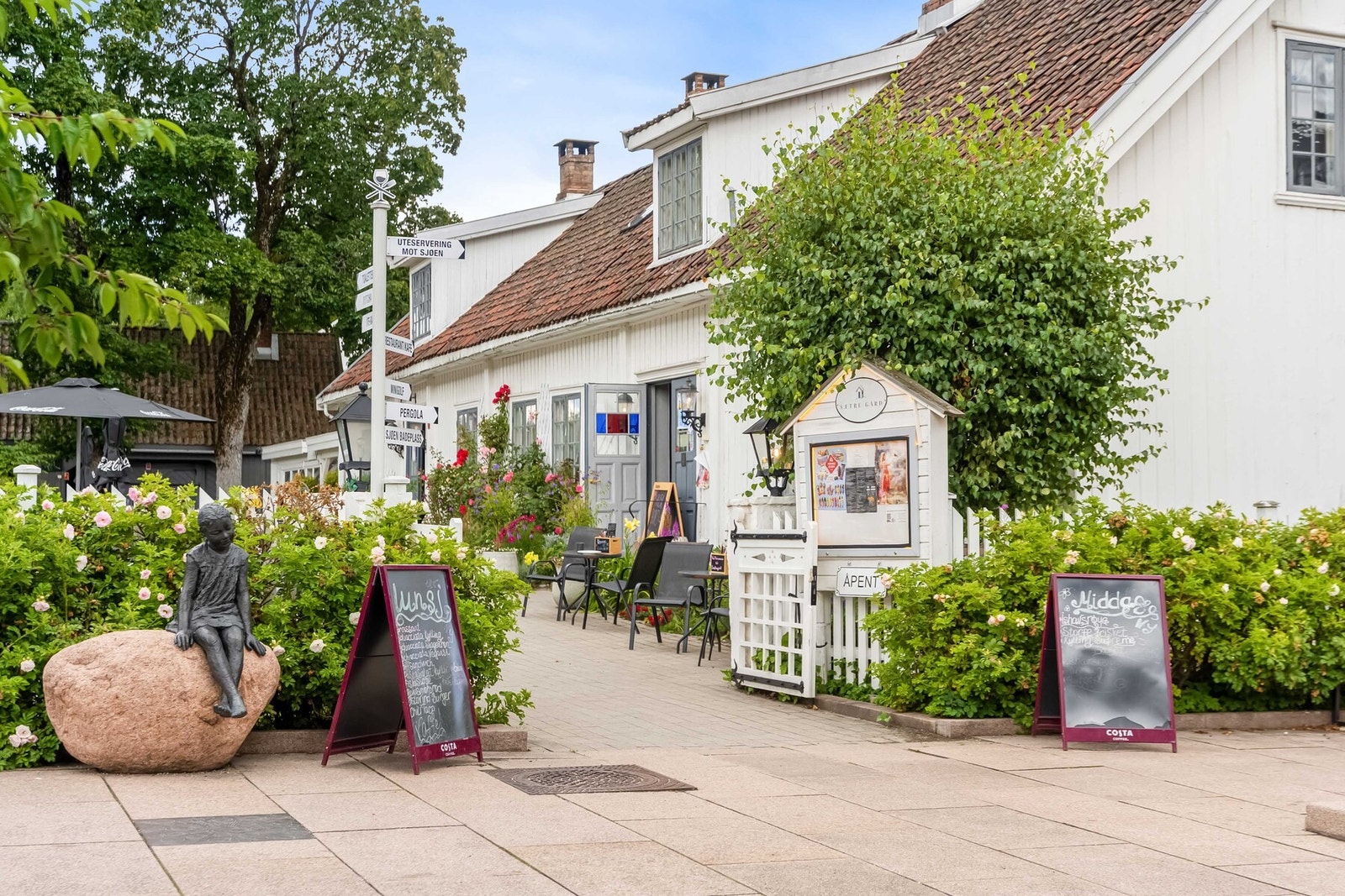 Like i nærheten finner du koselige Sætre gård som byr på hyggelig frokost, lunsj og middag! Galleribilde