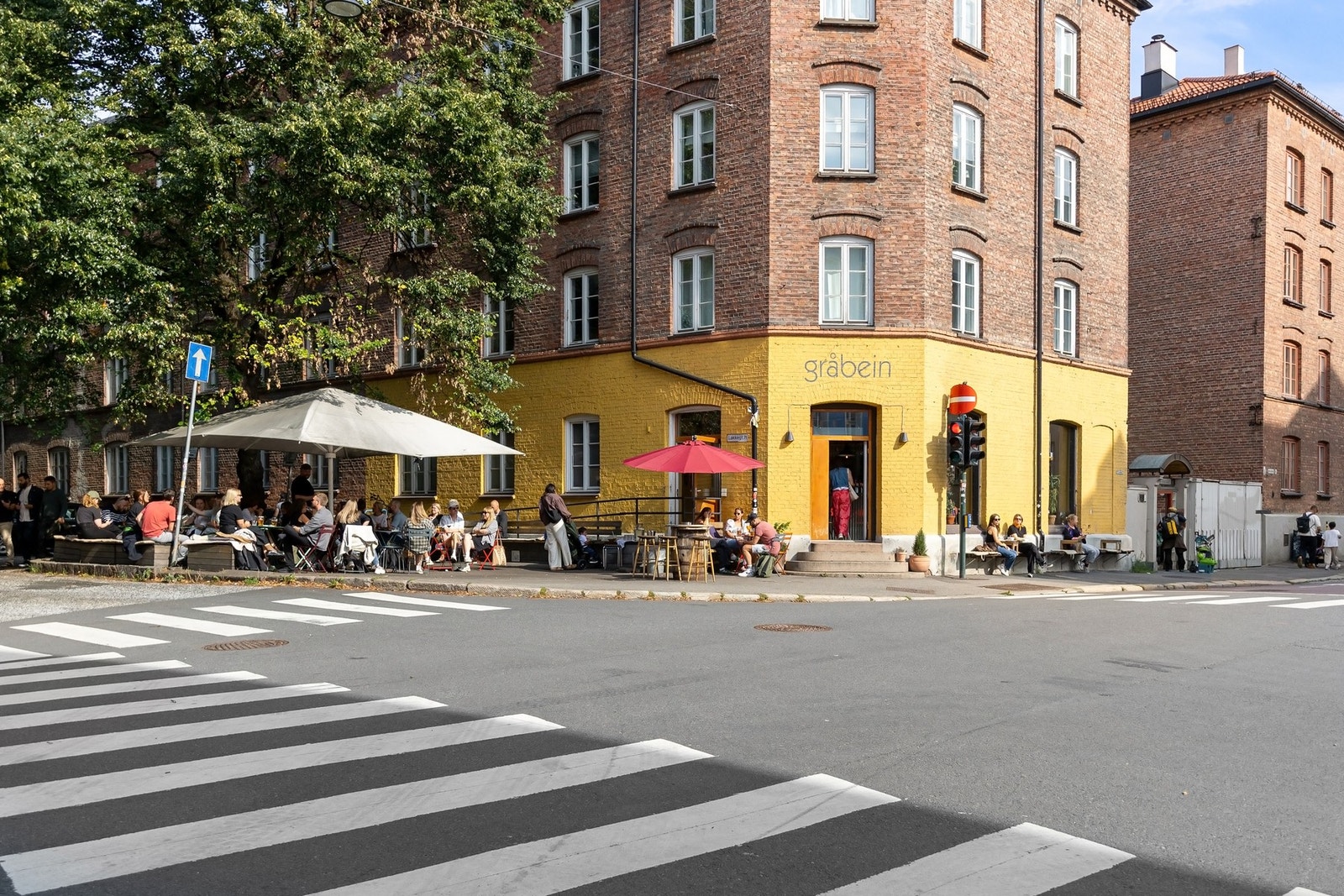 Gråbein hjelper deg med utepilsen og er du heldig kan det jo også dukke opp en hestehov i en grøftekant på veien hit. Galleribilde