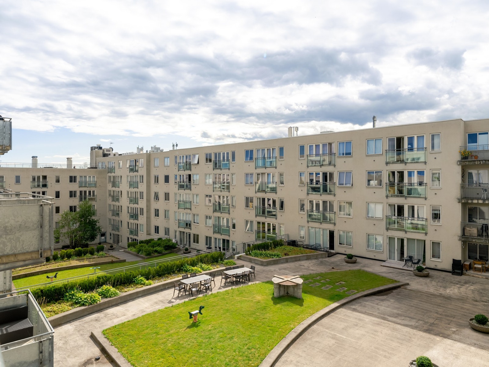 Den vender ut mot den rolige og fine bakgården. Galleribilde