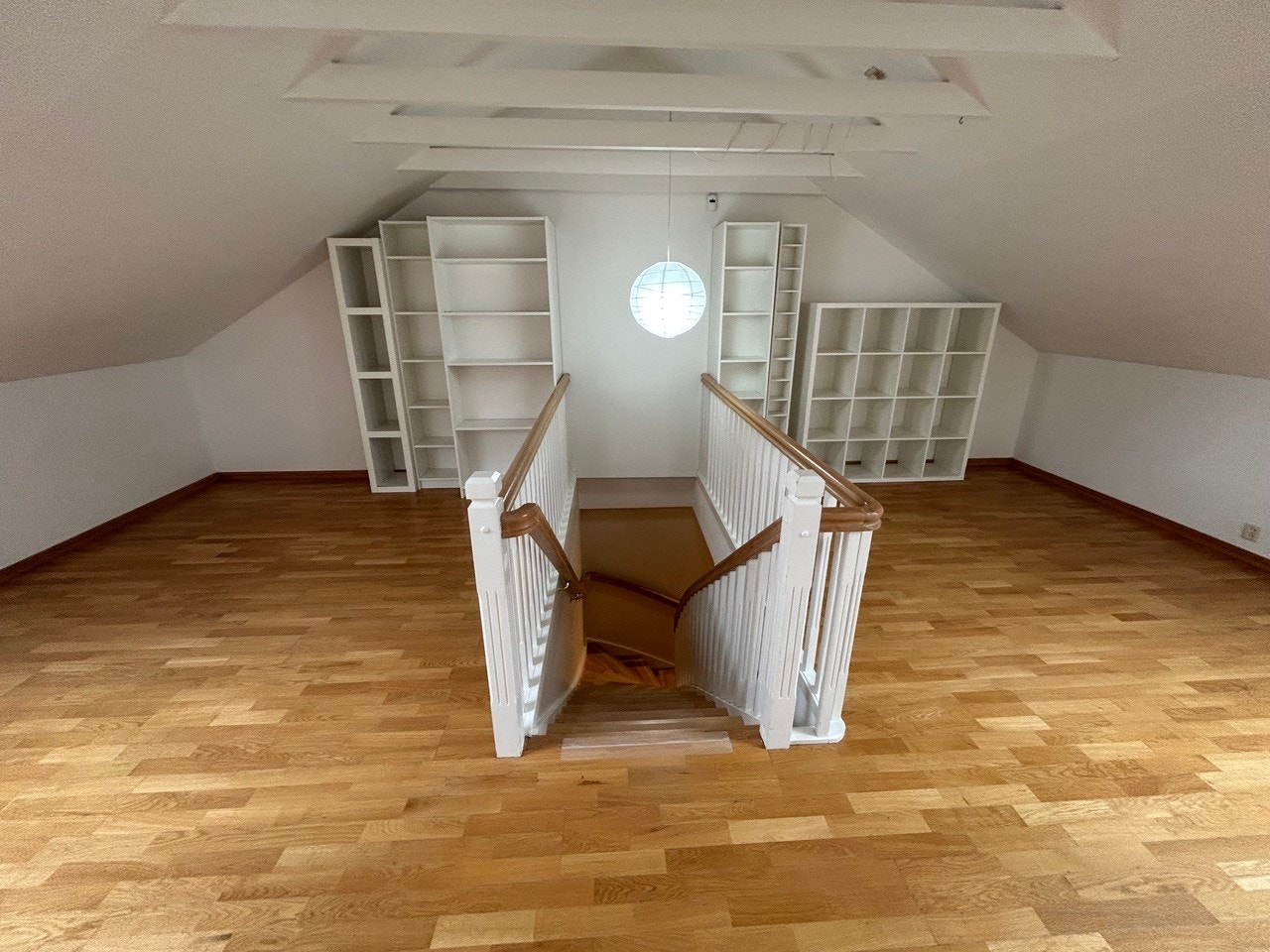 Stue/Oppholdsrom i forkant av soverommene i leilighetens andre etasje. Galleribilde