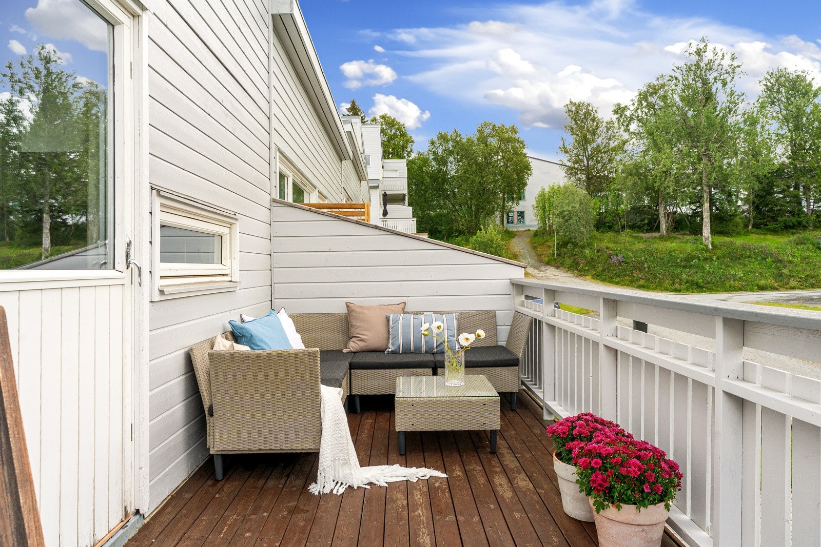 Sørvendt terrasse 3. etasje - bilde 1