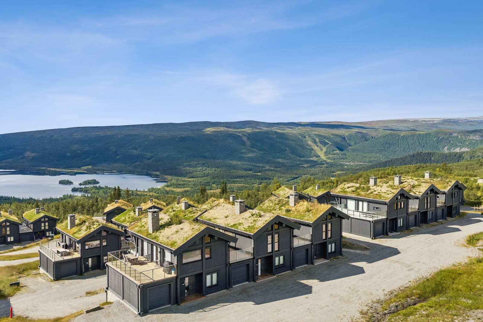 Med skiløyper og turstier rett utenfor døren, ligger alt til rette for både aktive naturopplevelser og rolige dager i fjellufta. Om sommeren er det kort vei til Valdresflye, med enkel tilgang til fantastiske turer i Jotunheimen. Galleribilde