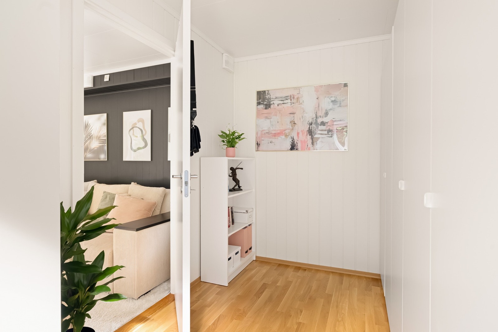 Soverom 2 har adkomst via stuen Galleribilde