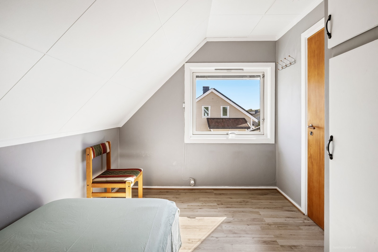 Det andre soverommet på loftet, ideelt som barnerom, gjesterom eller kontor. Galleribilde