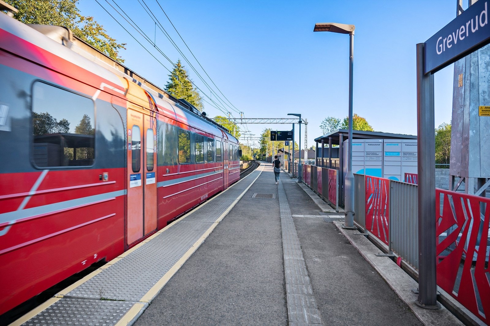 Fra boligen er det ca. 8 min gange til Greverud stasjon. Galleribilde