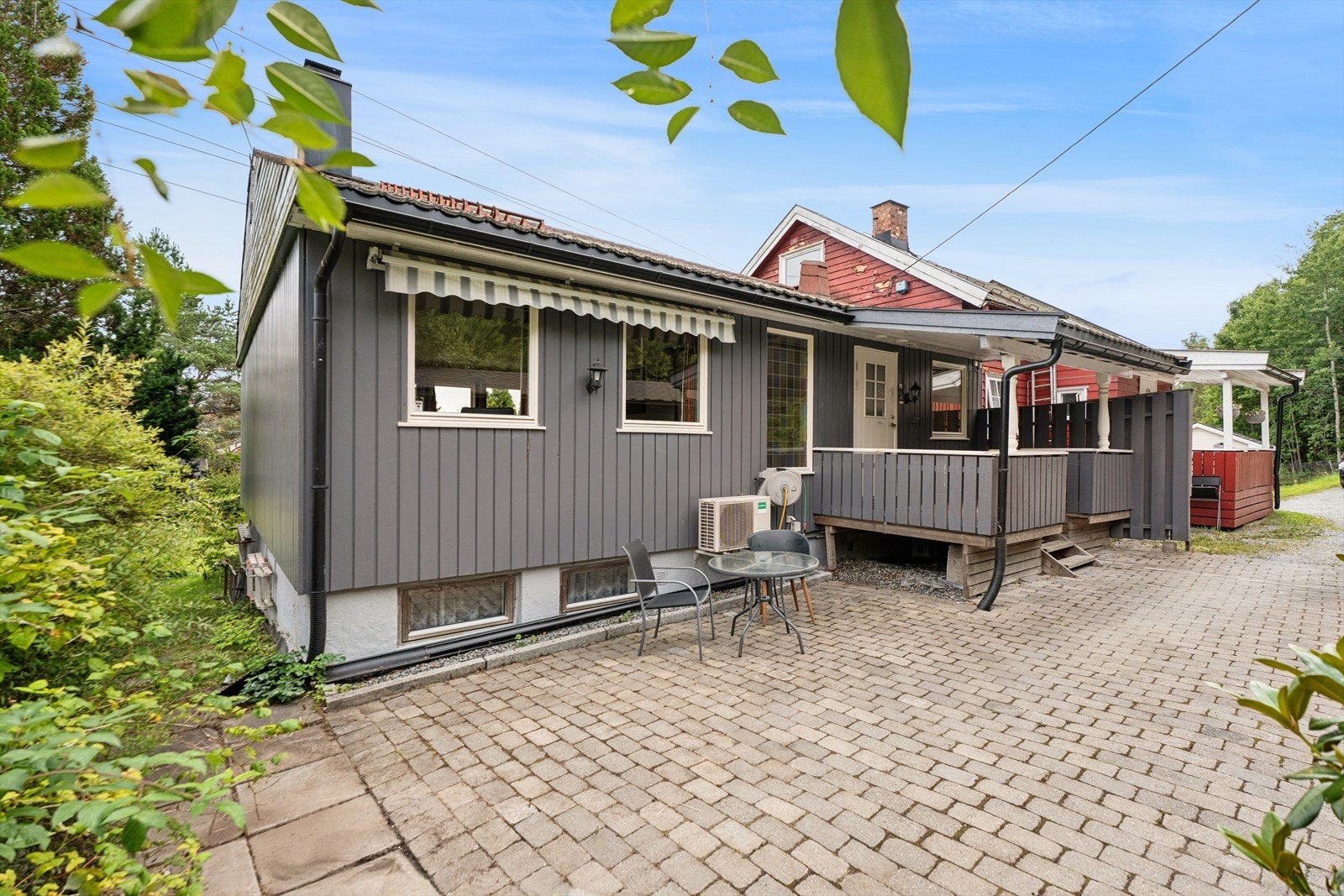 Her bor du med kort vei til skoler, barnehager, dagligvare og øvrige servicetilbud, blant annet ved Greverud senter og Myrvoll torg. Galleribilde