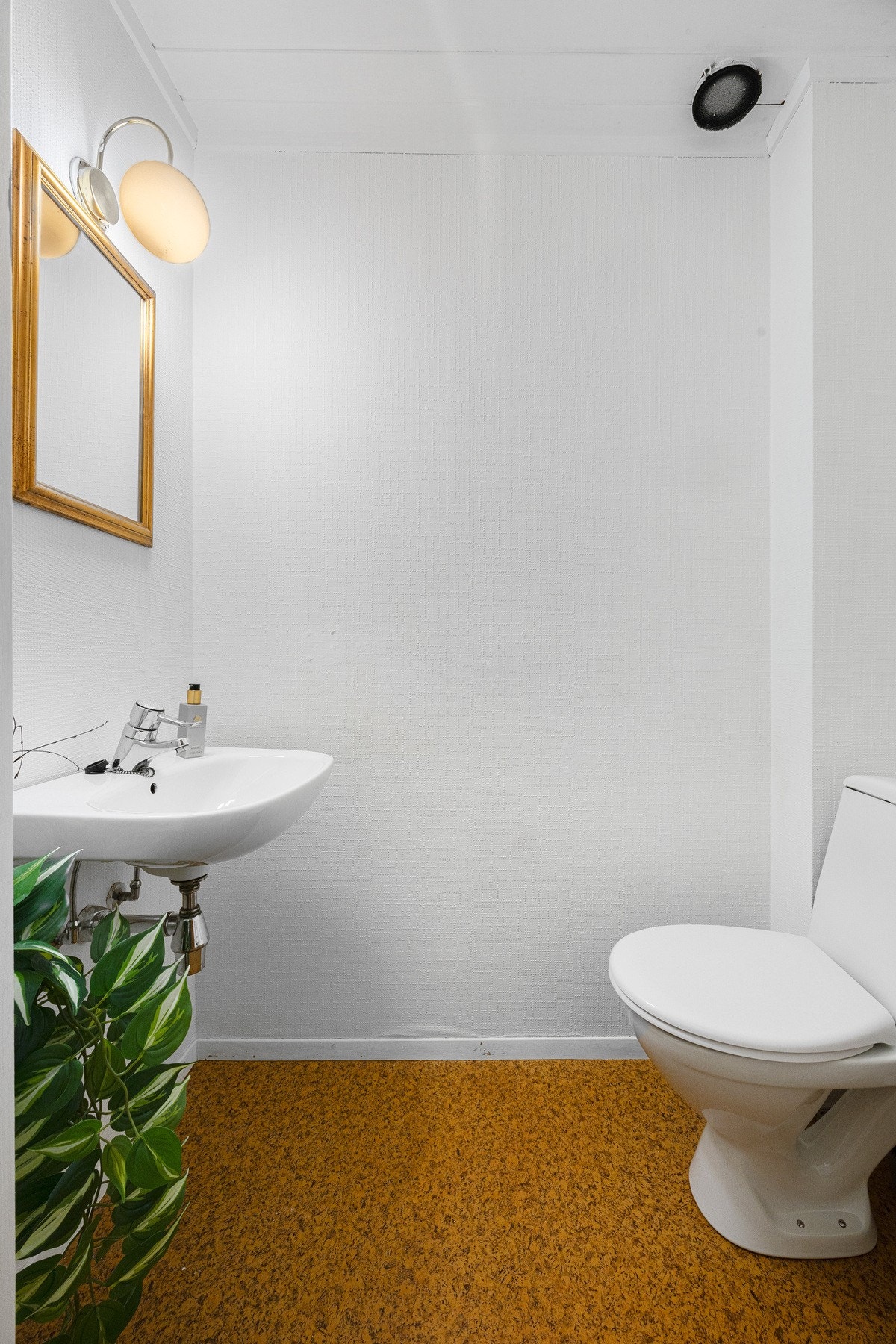 Et ekstra toalett i etasjen er en praktisk kvalitet, ikke minst for familien. Galleribilde