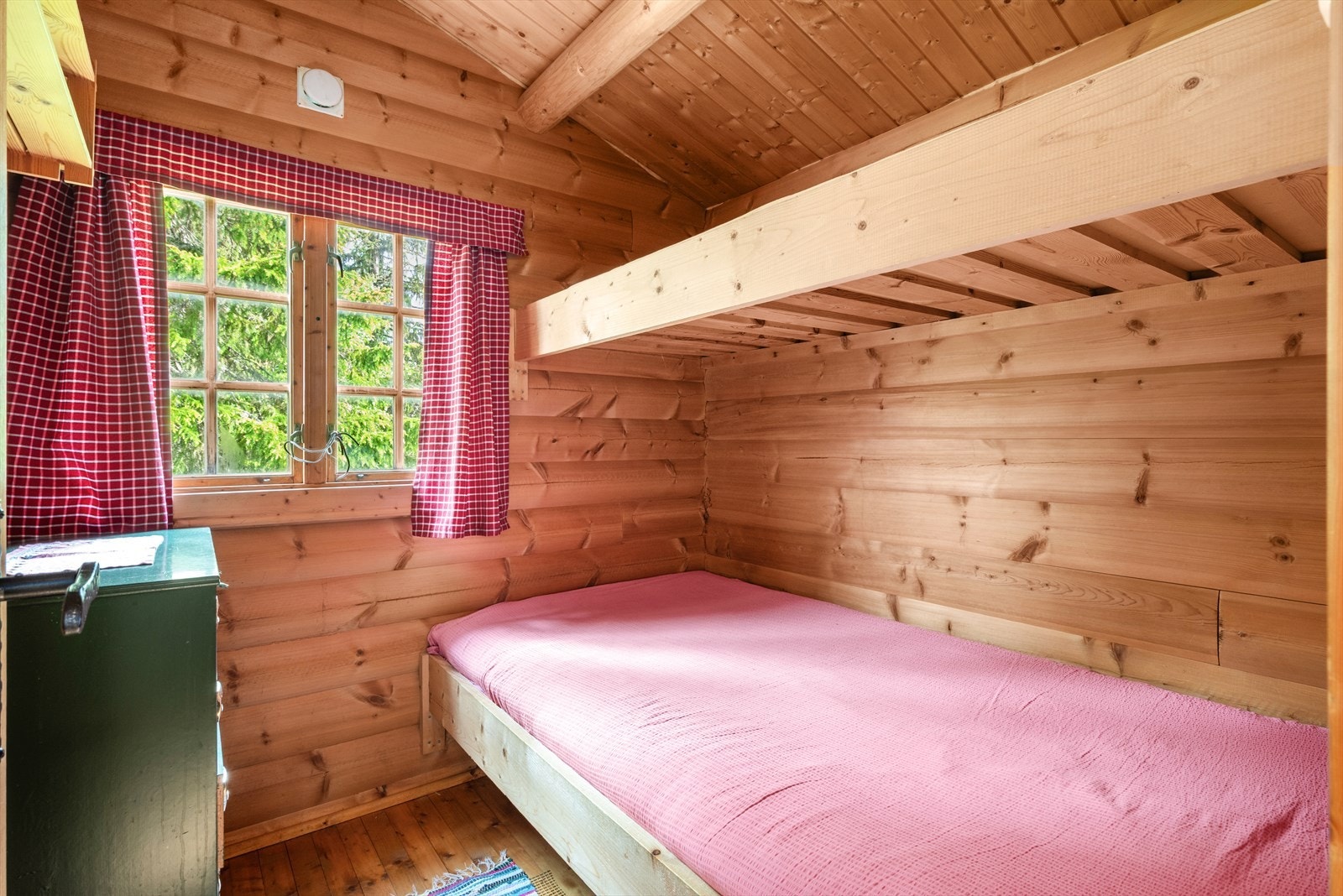 Soverommene er på hhv. 4,2 og 5,1m². Galleribilde