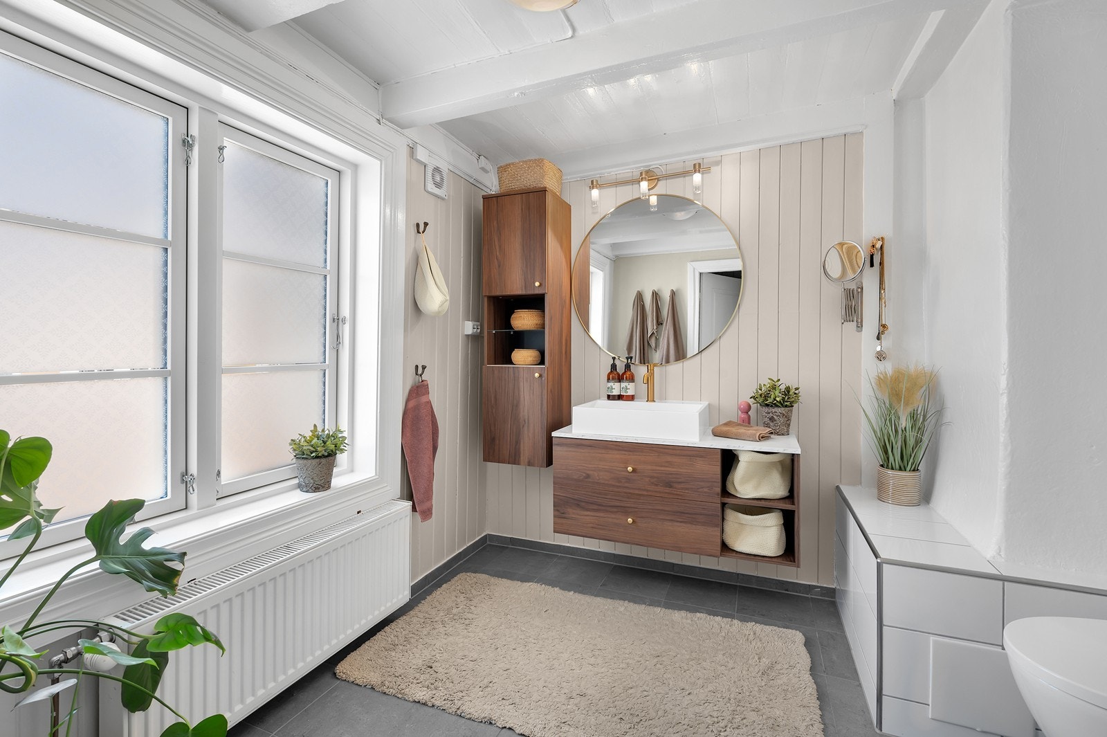Baderom med sentralfyr Galleribilde