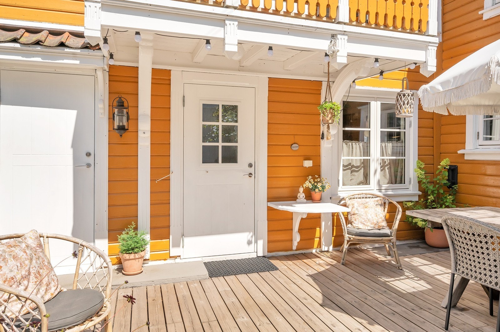 Trivelig bakgård med fin uteplass Galleribilde