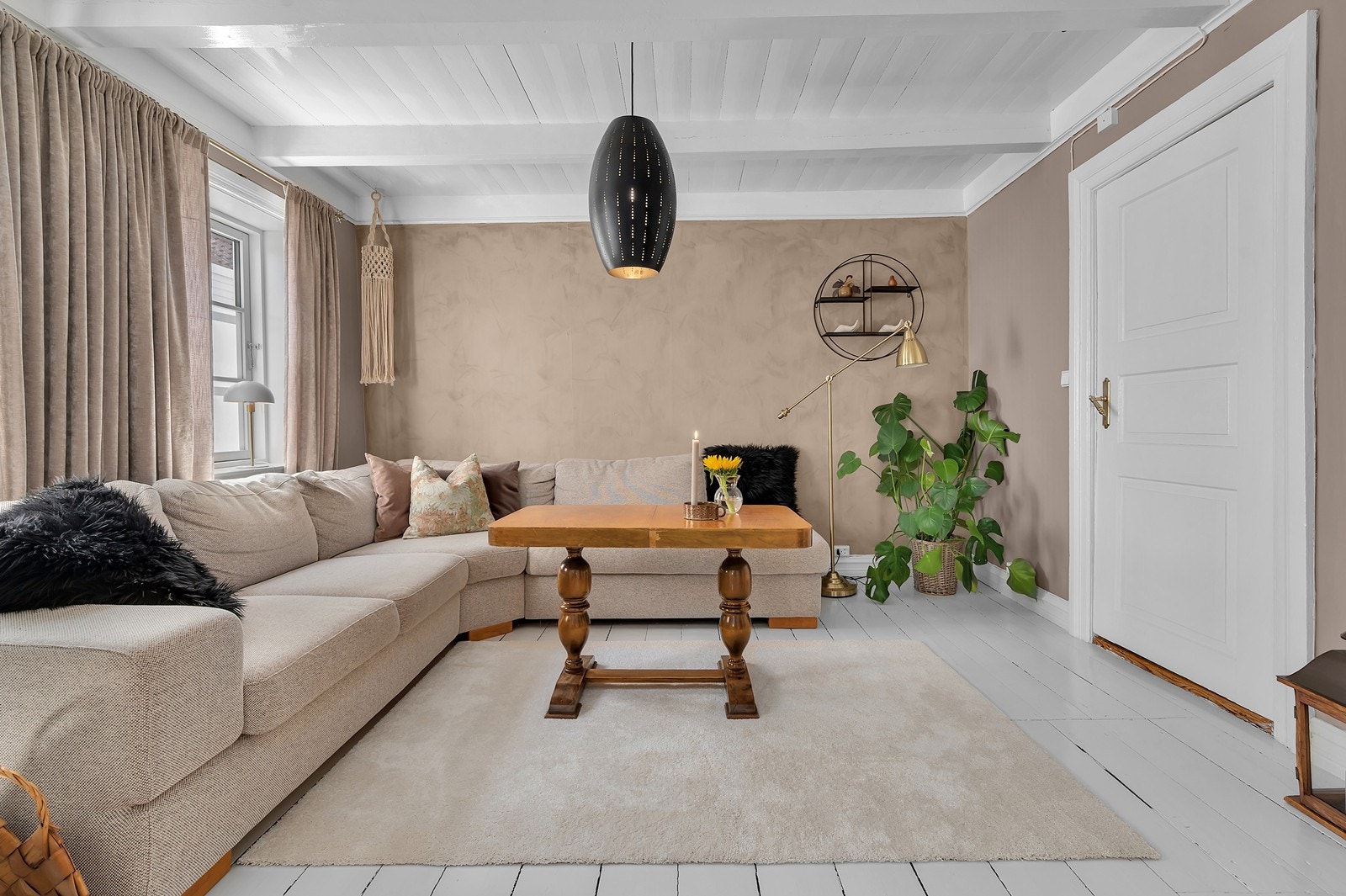 Malt gulv med brede bord Galleribilde