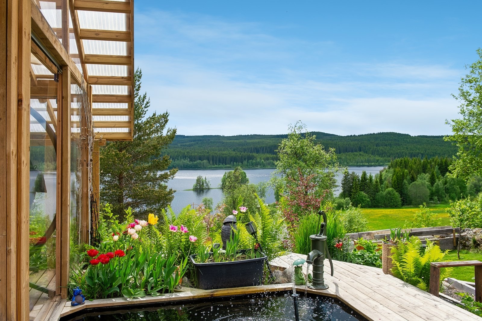 Utsikten fra hagestuen. Galleribilde