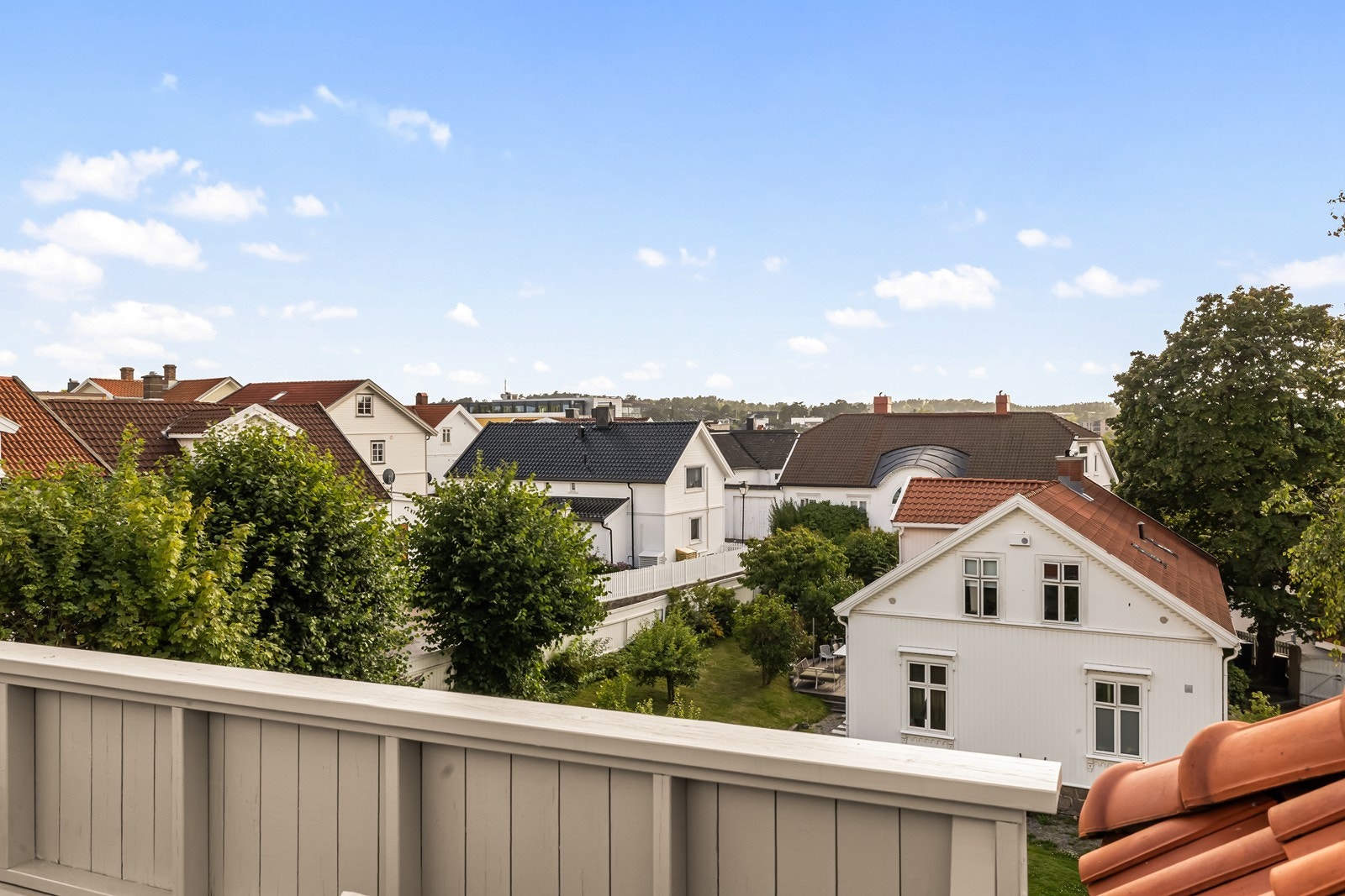 Fra takterrassen kan du nyte utsikt over omgivelsene Galleribilde