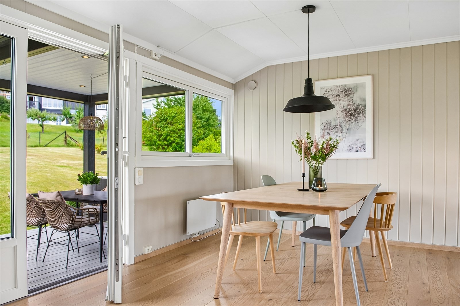 Verandadøren med 3-lags isolerglass ble skiftet i 2022. Galleribilde
