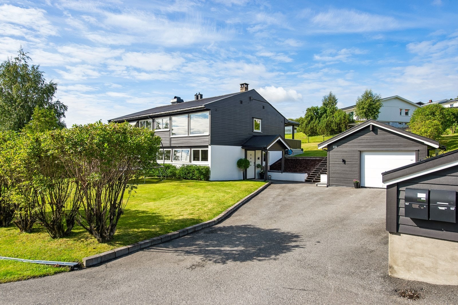 Eiendommen ligger i et etablert og rolig boligområde. Galleribilde