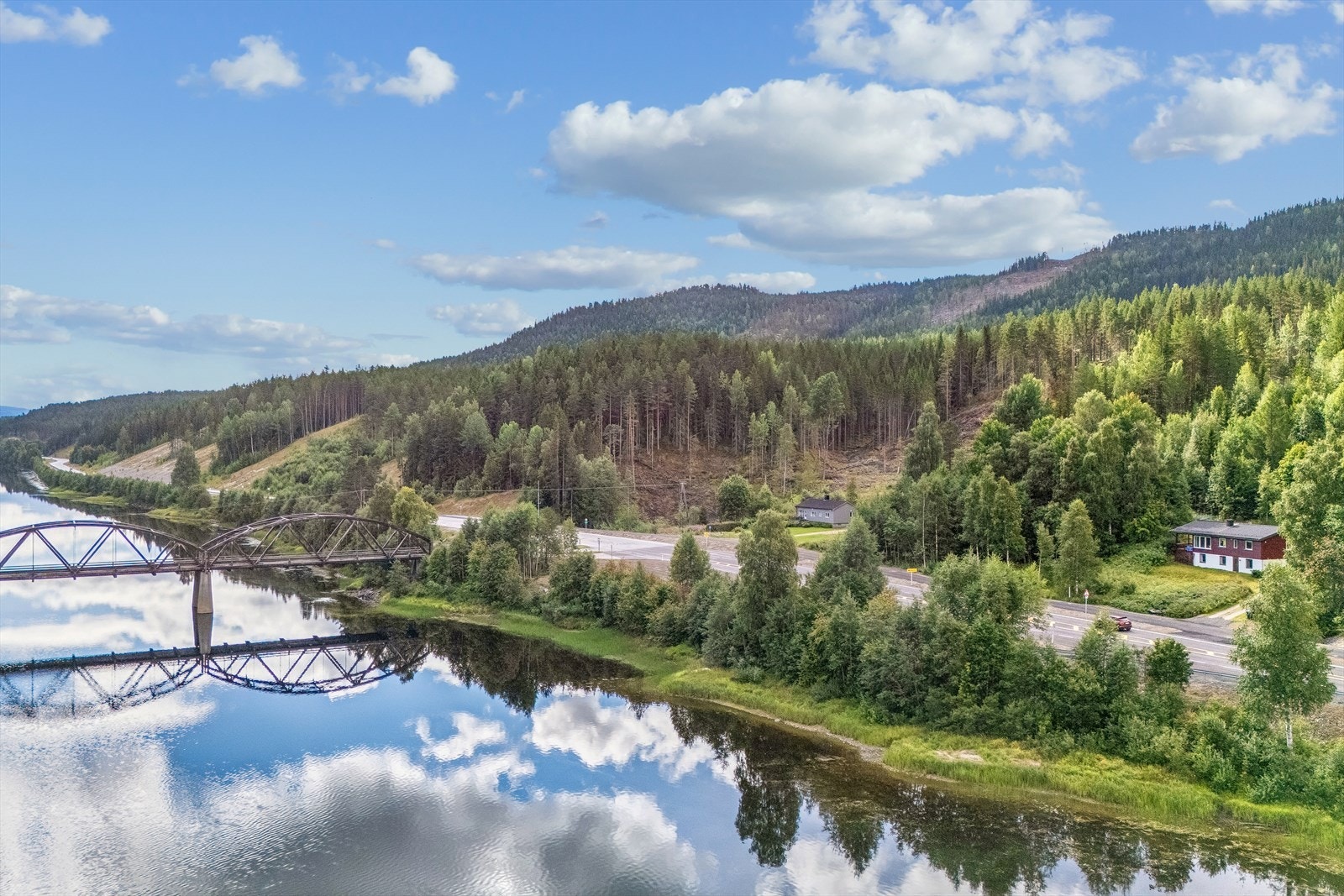 Nærhet til Glomma gir gode muligheter for fiske og friluftsliv. Galleribilde