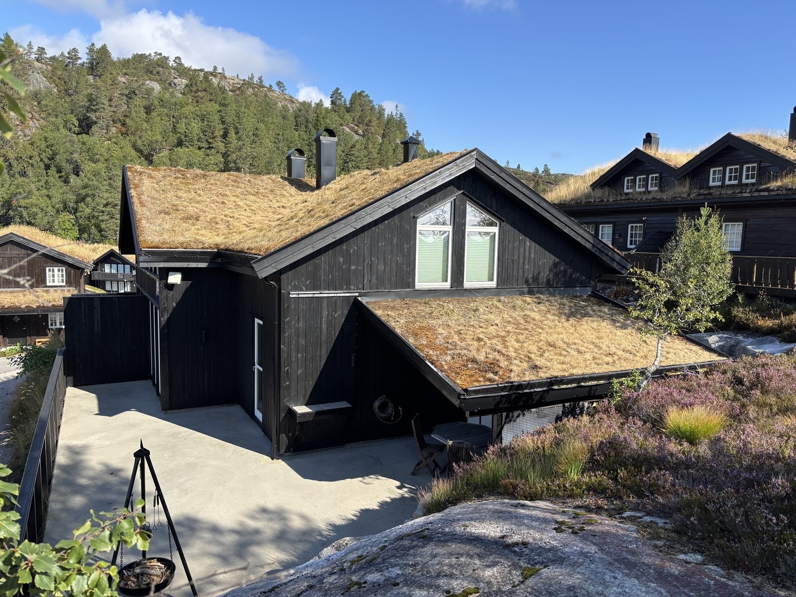 Selgers bilde. Koselig hytte også sommerstid. Galleribilde