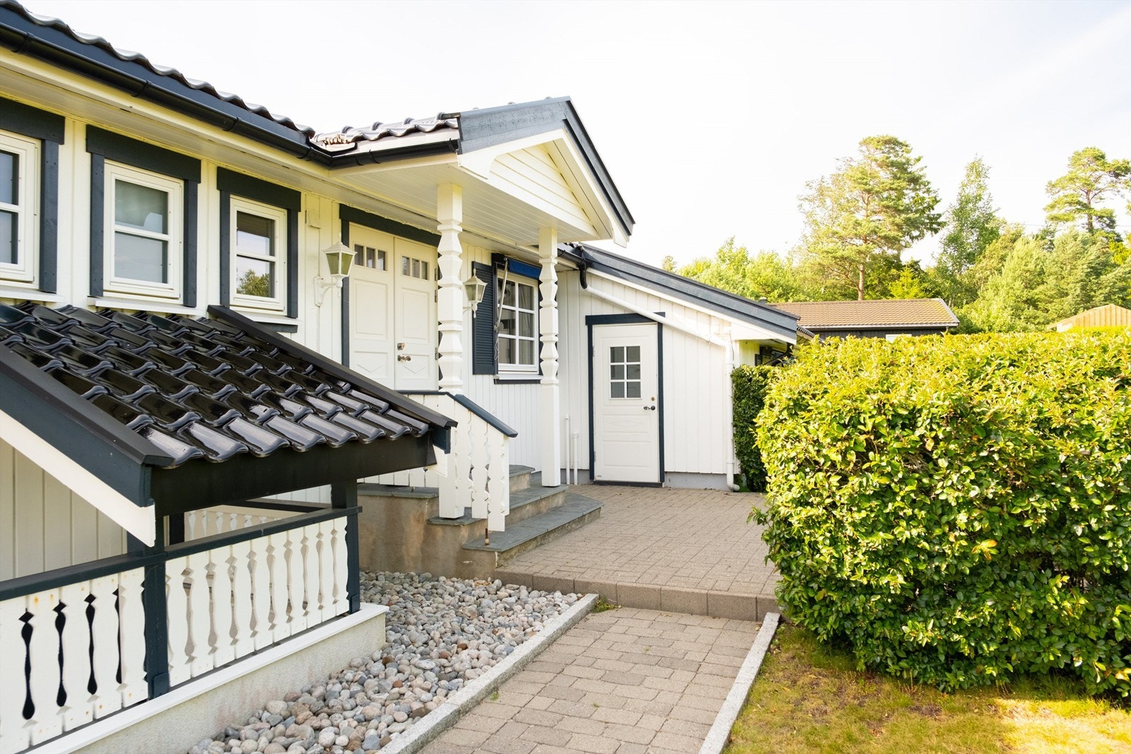 Gjennom bi-entreen kan tur-/uteklær og firbeinte venner enkelt tas inn til vaskerommet. Galleribilde