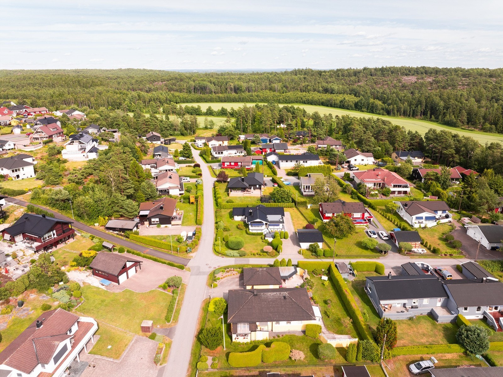 Slevik allé er blindgate og ender 150 meter lenger inn. Her råder et tilbaketrukket og rolig miljø med lite trafikk. Galleribilde