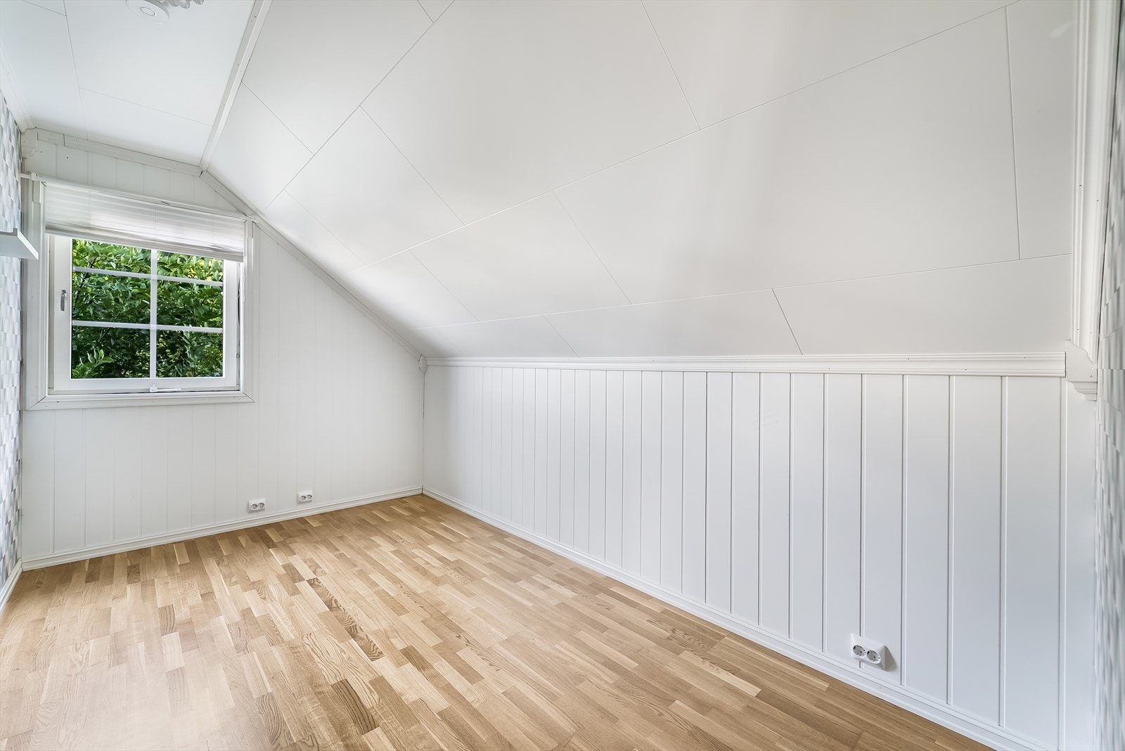 Soverom 1 av 3 i overetasje Galleribilde