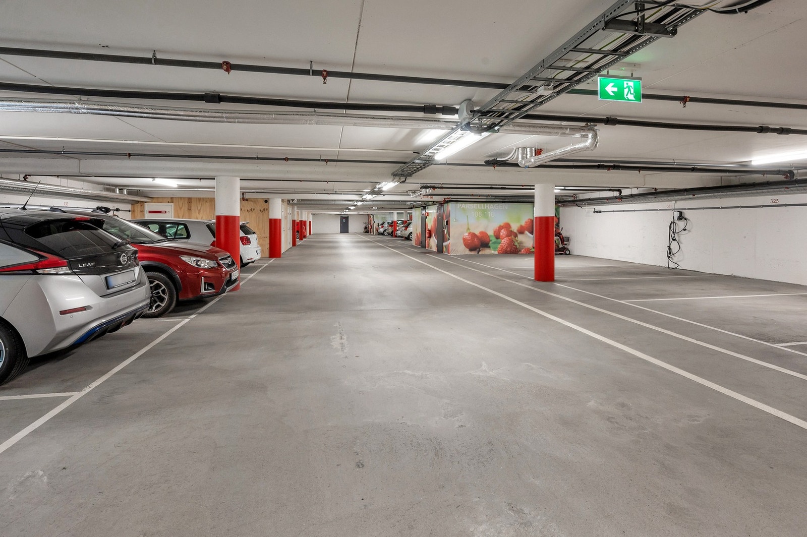 Det medfølger en parkeringsplass i felles garasjeanlegg. Galleribilde