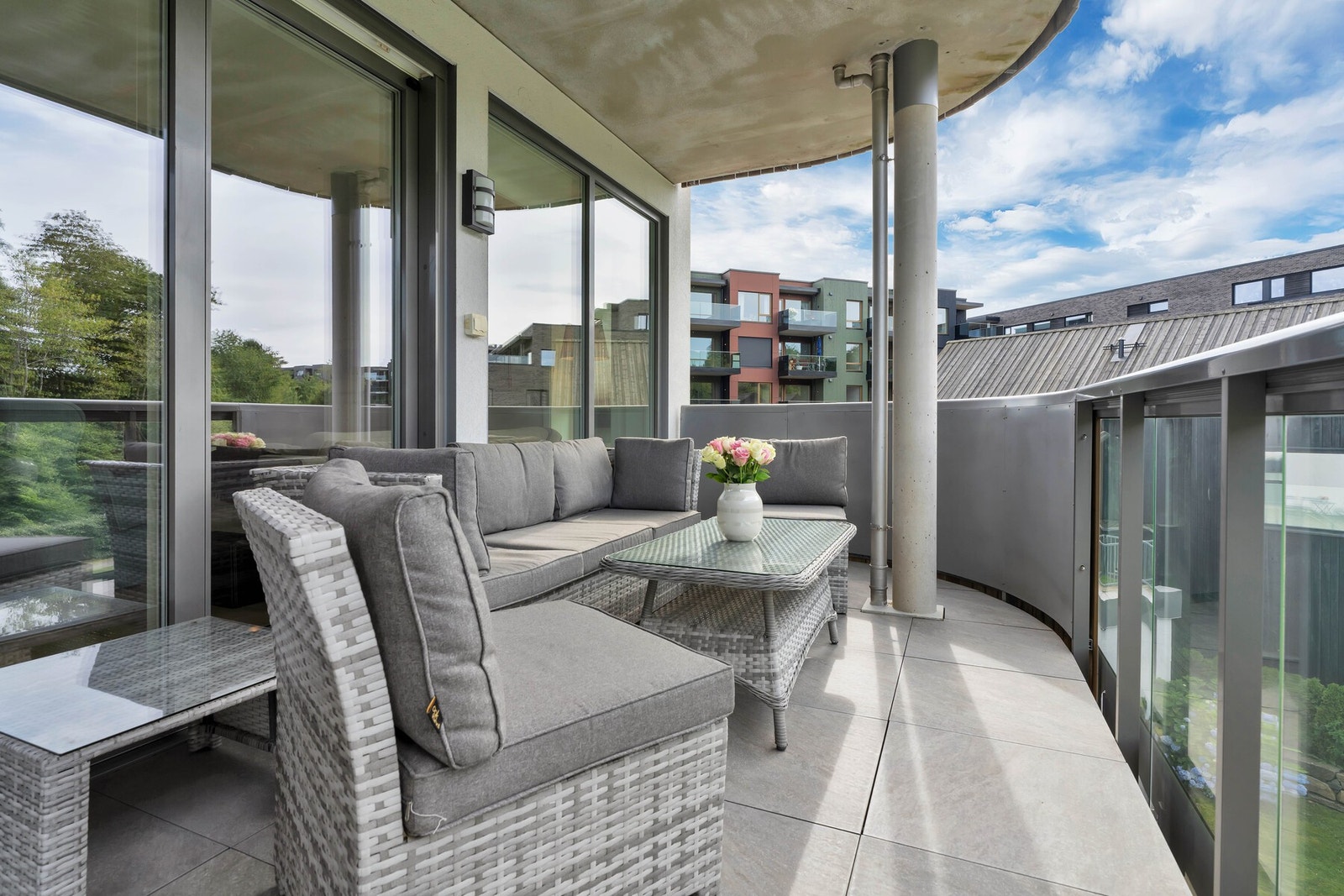 Også på terrassen er god plass til sittegruppe. Galleribilde