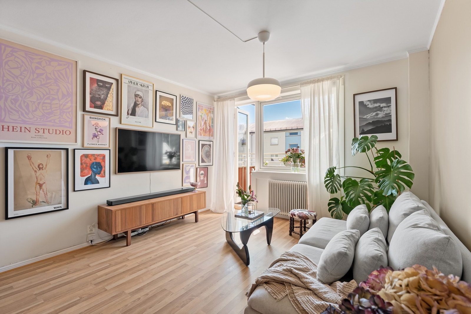Leiligheten har en god og praktisk planløsning med romslig stue. Galleribilde