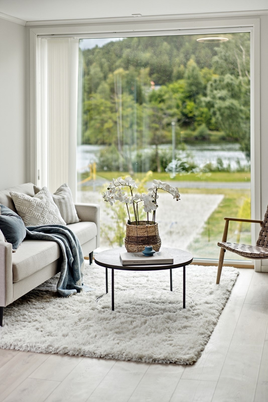 Vinduene har 3-lags glass, som bidrar til god termisk komfort og lydisolasjon. Galleribilde
