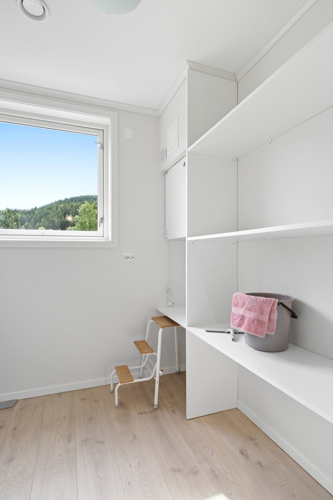 En praktisk innvendig bod gir ekstra lagringsmuligheter i leiligheten. Galleribilde