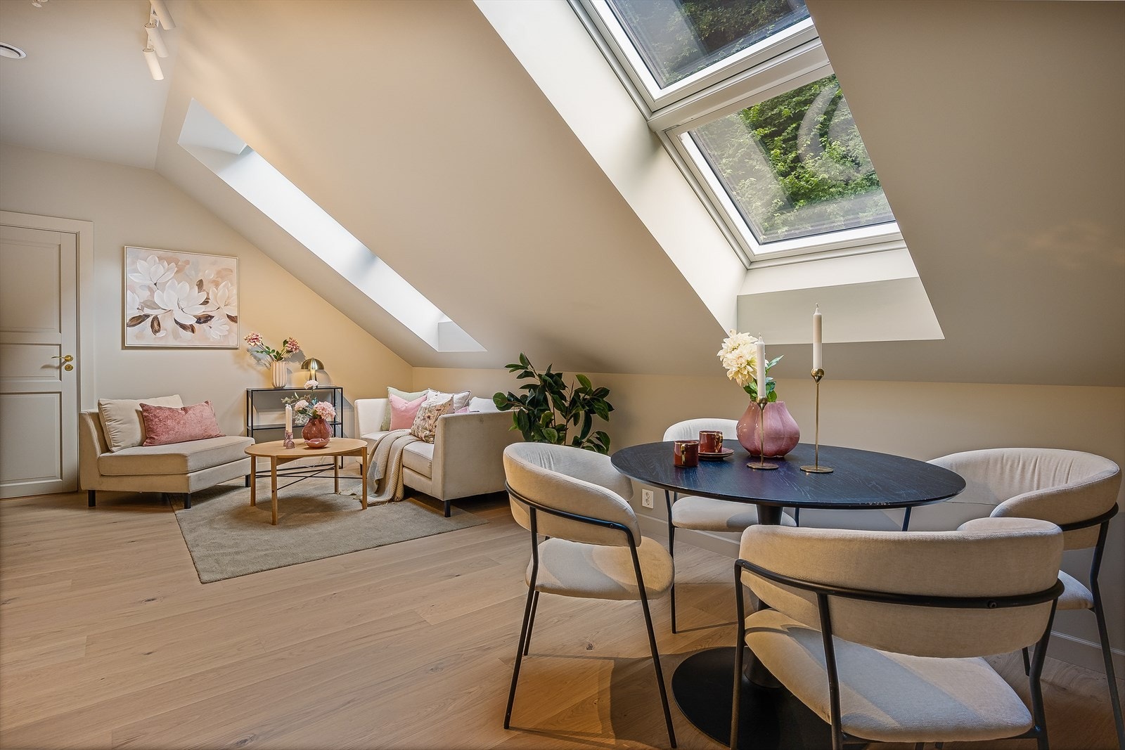 Leilighet H0504 ligger i byggets 5. etasje og har et bruksareal på 45 m², i tillegg til en sportsbod på 3 m² i byggets underetasje. Galleribilde